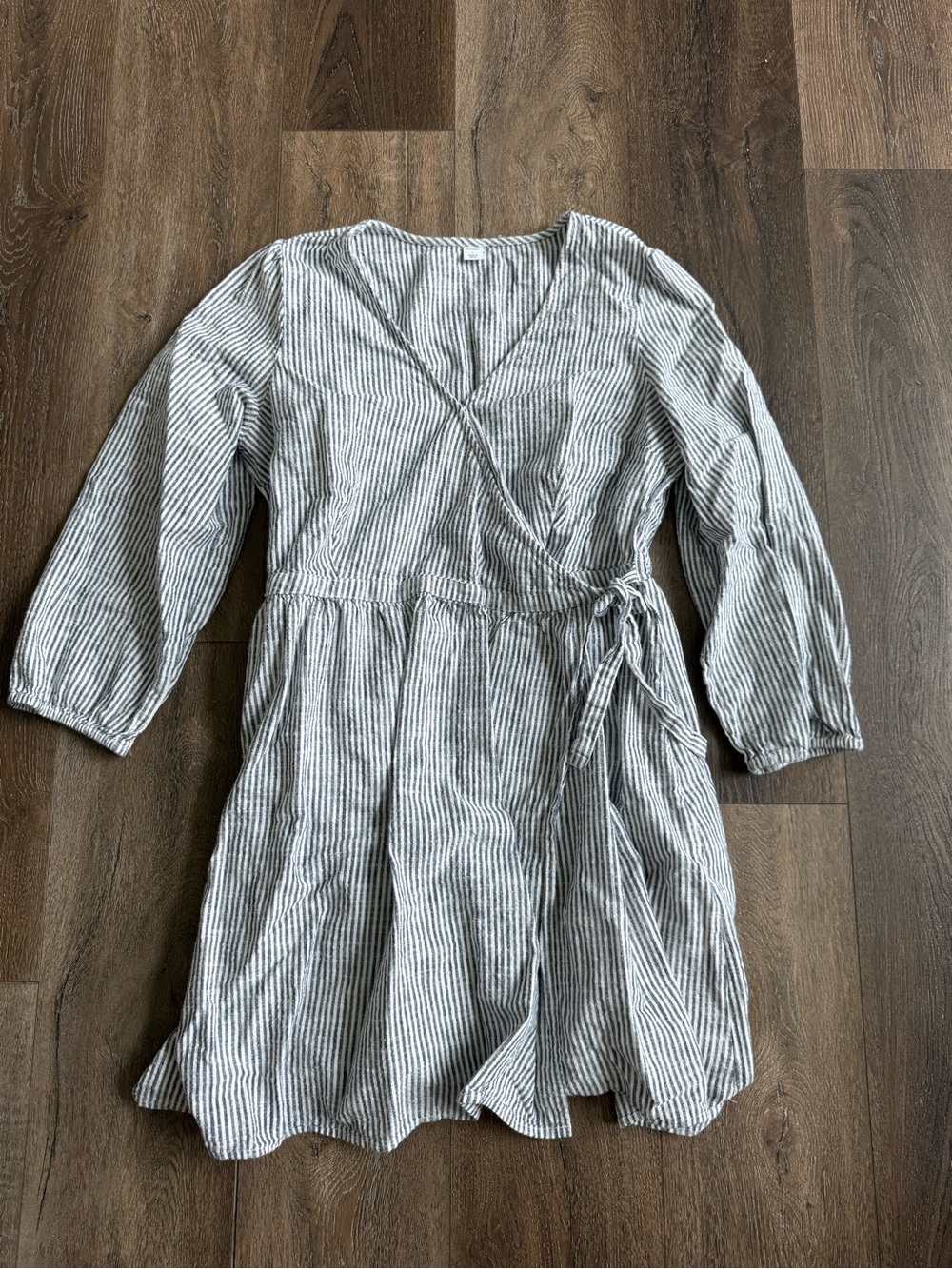 Old Navy Striped Wrap Dress in Gray/blue & White Women’s Size Large